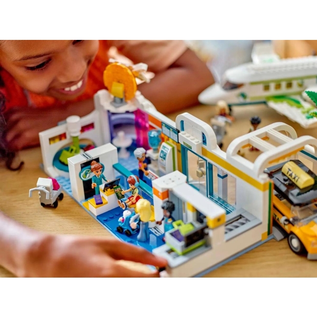 LEGO Friends 42656 Samolot i lotnisko w mieście Heartlake-10584016