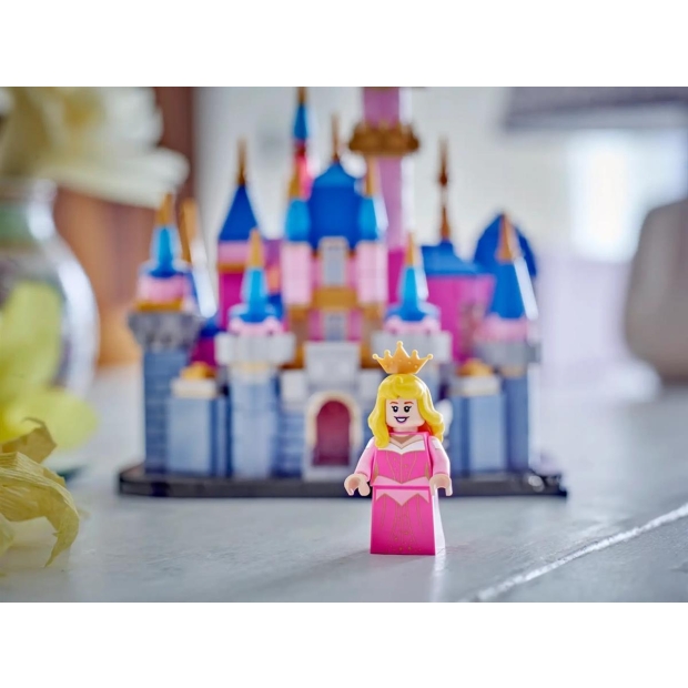 LEGO Disney 40720 Mały zamek Śpiącej Królewny Disneya-10584108