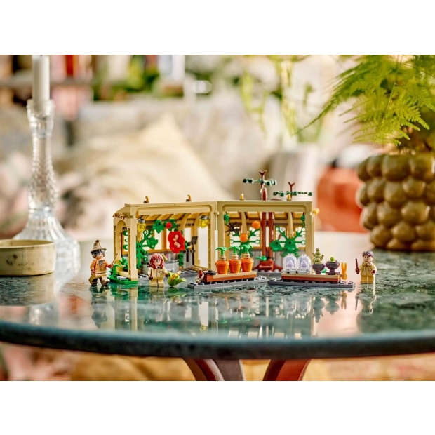 LEGO HARRY POTTER 76445 HOGWLEGO ARTS™ CASTLE: HERBOLOGY CLASS-10806627