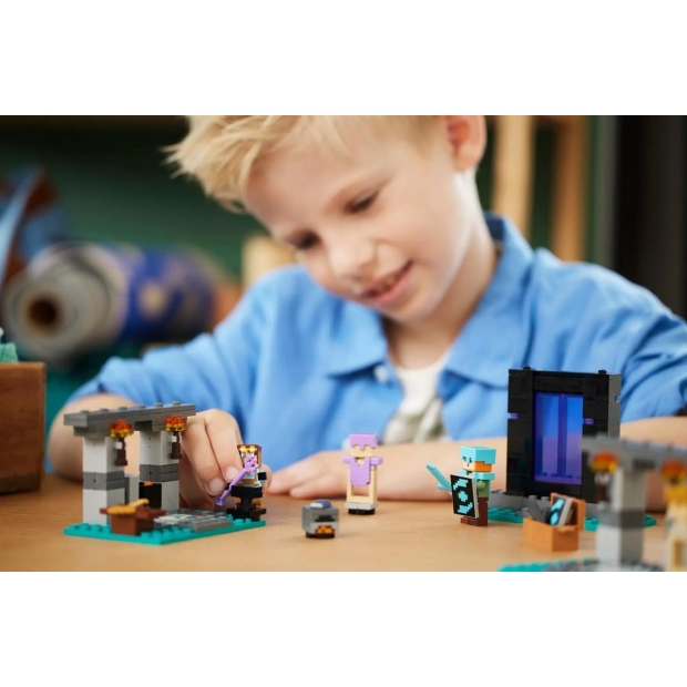 LEGO Minecraft 21252 Zbrojownia-9520064
